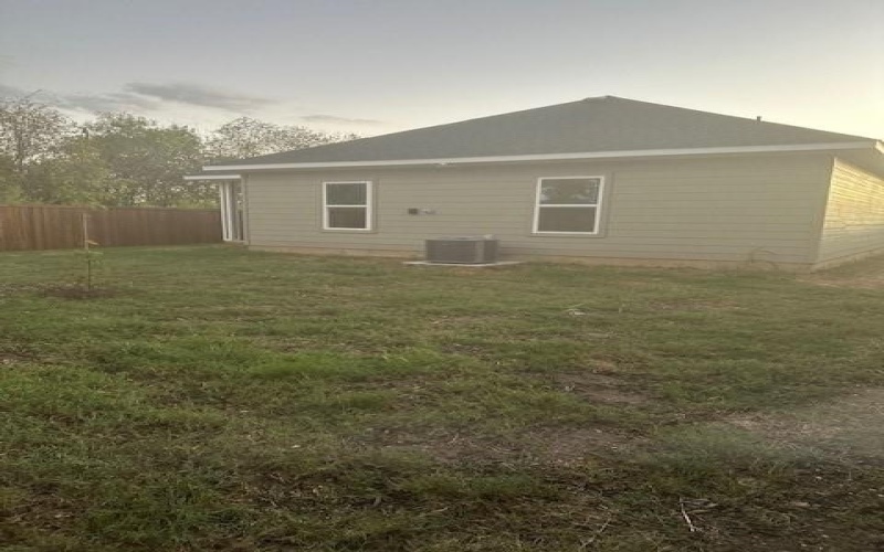 1010 S Preston Street, Ennis, TX 75119, 3 Habitaciones Habitaciones , ,2 BañosBaños,Residential,En Venta,1010 S Preston Street,20740604